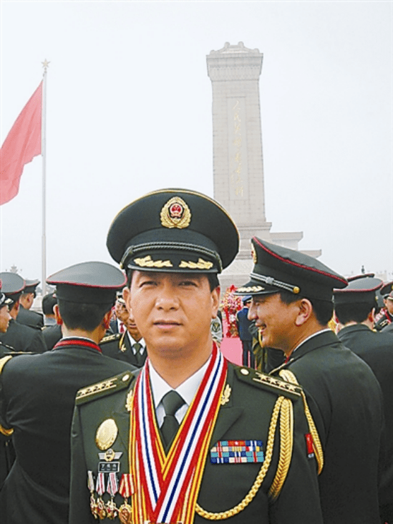 丁晓兵断臂之前的级别与事迹，丁晓兵断臂前的英勇事迹与级别概述