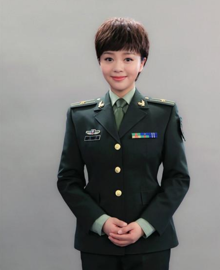 军事报道中的璀璨明珠，女主持人王月的魅力与风采，女主持人王月，军事报道中的璀璨明珠，魅力与风采展现