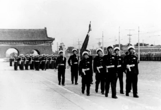 阅兵最先出场的是什么，荣耀与责任的开端，阅兵式的开端，荣耀与责任的先行者