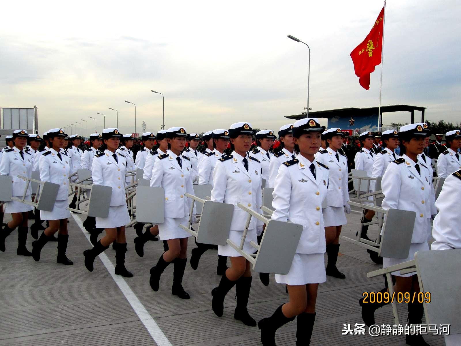 女兵栾馨，坚韧与荣耀的军旅生涯，女兵栾馨，坚韧之路，荣耀军旅生涯