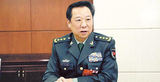 集团军军长与中将衔级的关联，解析职务与军衔的对应关系，集团军军长与中将衔级，职务与军衔的对应关系解析