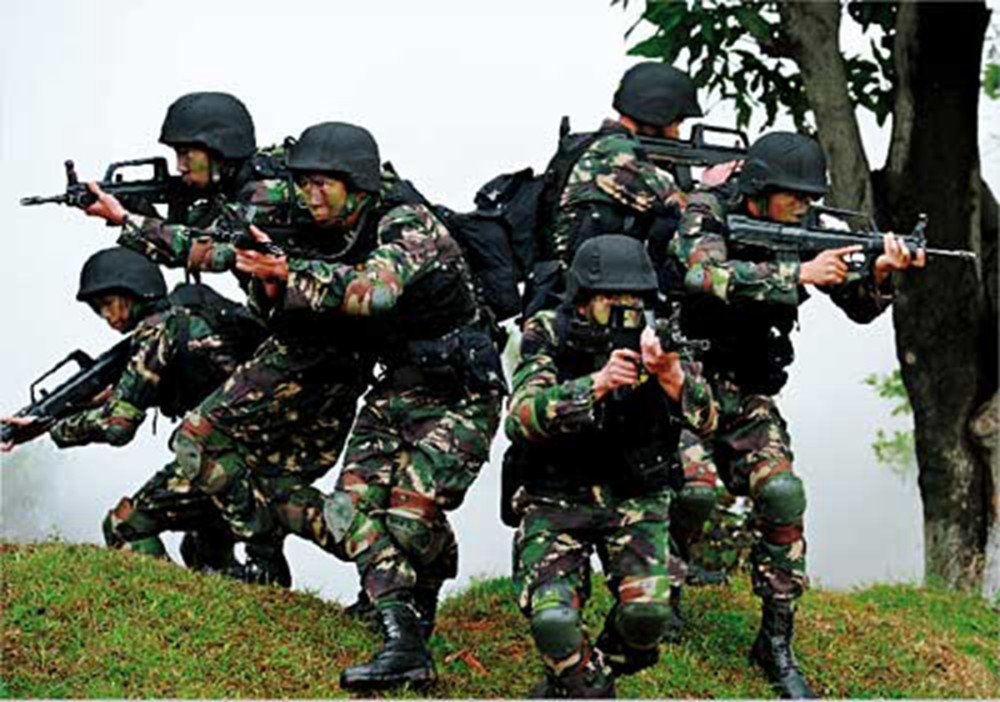 关于21式迷彩服武警与解放军之比较的文章，21式迷彩服，武警与解放军的装备对比