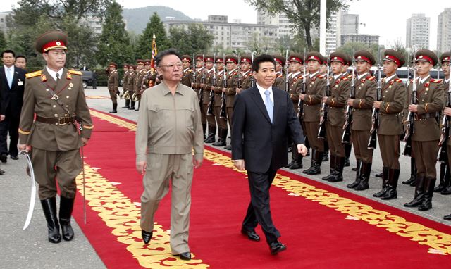 韩国三军仪仗队视频，展现军威与礼仪之典范，韩国三军仪仗队，展现军威与礼仪典范的视频欣赏