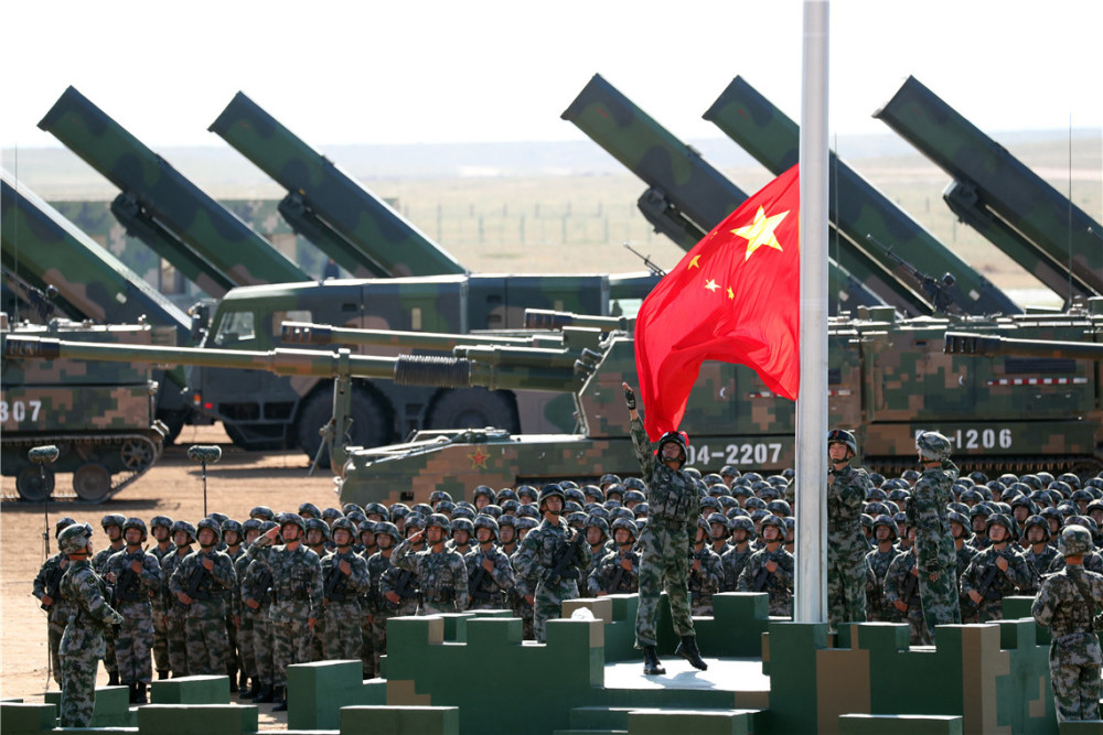 三军女兵方队护旗手谭艳梅，巾帼不让须眉的荣耀与担当，三军女兵方队护旗手谭艳梅，巾帼担当的荣耀之路