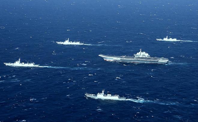 我军舰进入台海，展示捍卫国家主权与领土完整的决心与实力，军舰驶入台海，展示捍卫国家主权与领土完整的决心与力量