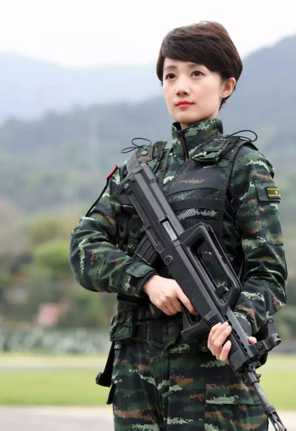 揭秘天下军事主持人的风采，谁是这个领域的佼佼者？，揭秘军事主持人风采，谁领风骚成为领域佼佼者？