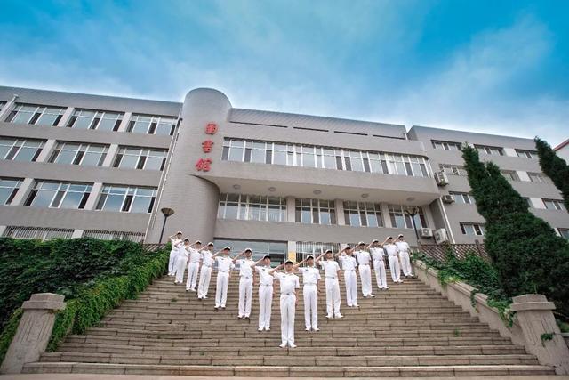 大连舰艇学院政治部，培养优秀舰艇人才的摇篮，大连舰艇学院政治部，培育舰艇精英的摇篮