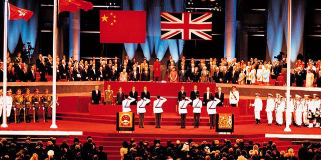 香港回归阅兵式——回顾与展望的交汇点（1997年香港回归阅兵式的历史意义与影响），香港回归阅兵式的历史意义与影响，回顾过去，展望未来