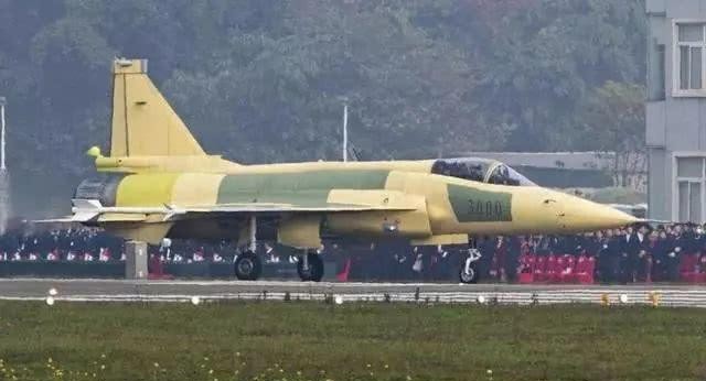 揭秘F-16战斗机的首飞时刻，历史背景与全球影响，F-16战斗机首飞揭秘，历史背景与全球影响探讨
