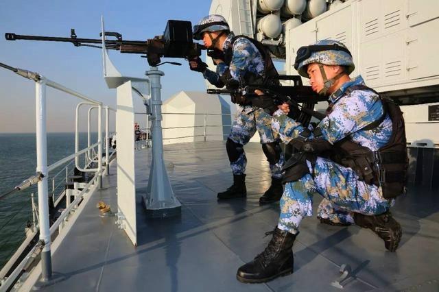 当海盗遇上中国海军，一场不同寻常的相遇，海盗与中国海军的不凡邂逅