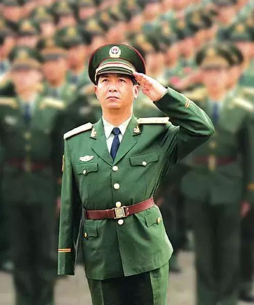 丁晓兵断臂的图片背后的艺术故事，丁晓兵断臂图片背后的艺术故事与感人瞬间