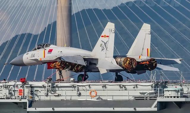 歼-15舰载机长度，揭示中国海军航空兵力量的重要一环，揭秘歼-15舰载机长度，中国海军航空兵力量的关键要素