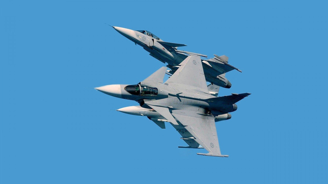歼-10击落美军F-22，空中传奇的背后，歼-10击落美军F-22，空中传奇揭秘