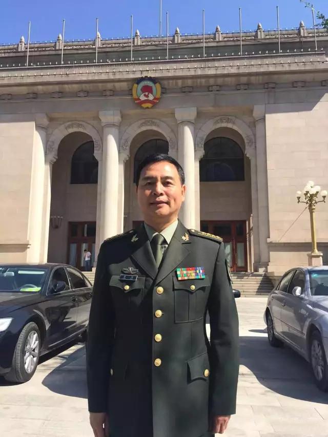 央视军事节目男主持人，他们的魅力与影响力，央视军事节目男主持人的魅力与影响力解析
