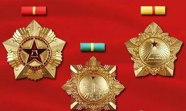 八一勋章被收回的人，一位英雄的真实故事，八一勋章背后的故事，一位英雄的真实历程与荣誉的失落
