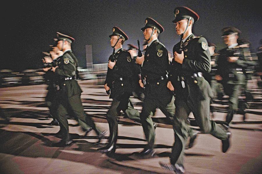武警换装新图，展现新时代风采与力量，武警新装亮相，展现新时代风采与力量