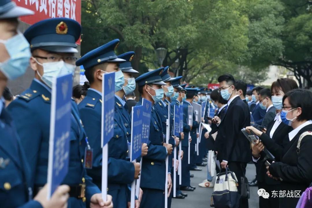 空军航空大学文职人员的角色与职责，空军航空大学文职人员的角色与职责解析