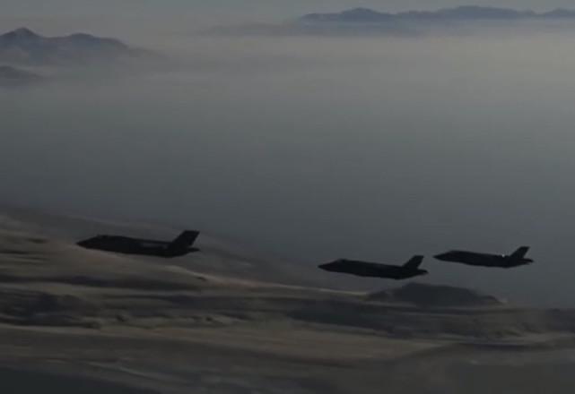 航空母舰组装视频，探索巨舰诞生的过程，航空母舰组装过程揭秘，巨舰诞生的探索之旅
