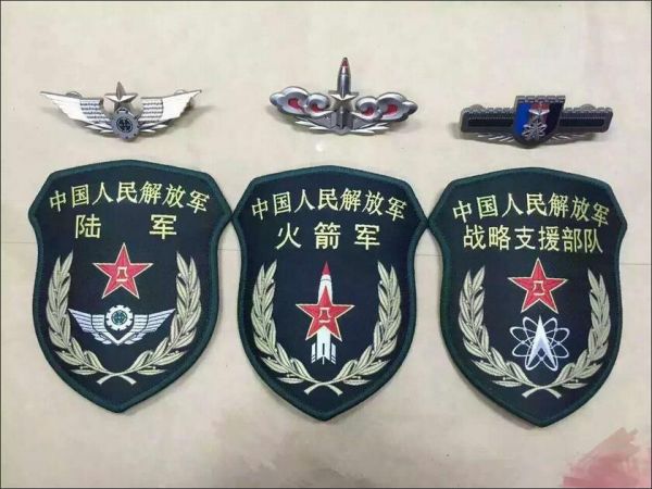 解放军胸标与军衔，揭示荣誉与职责的象征，解放军胸标与军衔，荣誉与职责的象征揭秘