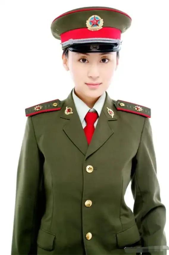 探索中国军队的新风貌，87式军装女套装，中国军队新风貌，87式军装女套装揭秘