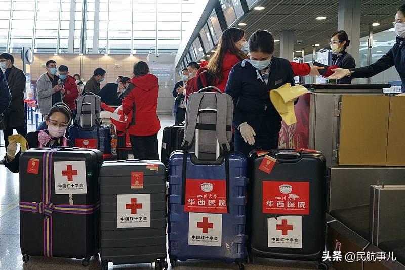 意大利新国防女部长，照片背后的故事与决心，意大利新任国防女部长的照片背后的故事与决心