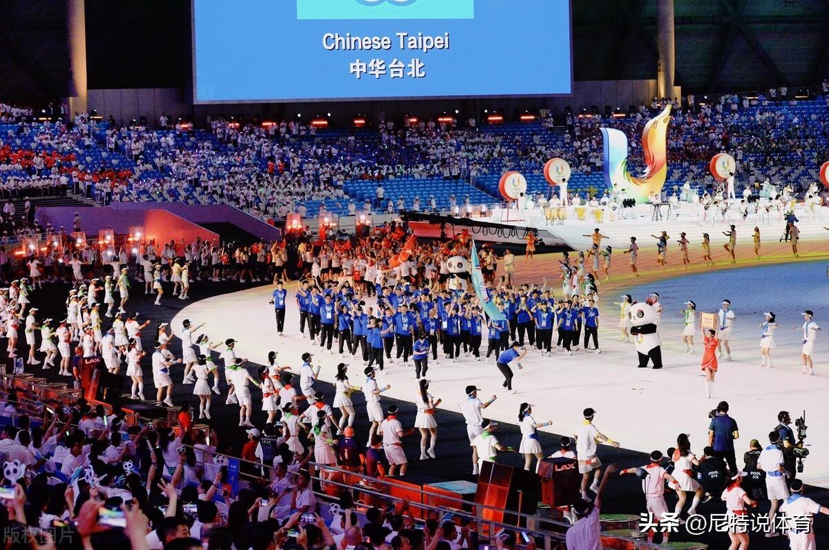 伊拉克女旗手的绝美侧颜，伊拉克女旗手的侧颜风采惊艳瞬间