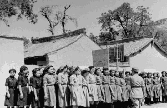 女兵飒爽英姿，军中独特的风景线，女兵飒爽英姿，军中独特的风景线