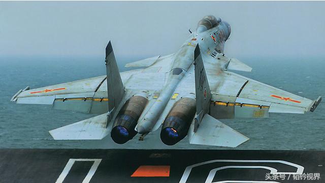 歼-15在航母上起飞的震撼视频，展现中国海军航空兵力量之风采，歼-15航母起飞视频，中国海军航空兵力量的壮丽展示