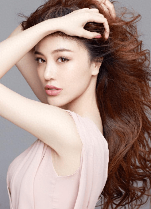 葛天裆里藏雷的意思及其内涵探讨，葛天裆里藏雷，成语深意与内涵探讨
