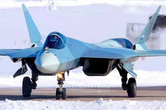 苏-57战斗机飞行速度,速度与力量的完美结合,苏-57战斗机,速度与力量的巅峰展现