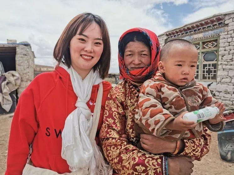 祁发宝现任老婆照片，聚焦背后的故事与真实面貌，揭秘祁发宝妻子背后的故事与真实面貌，现任老婆照片曝光