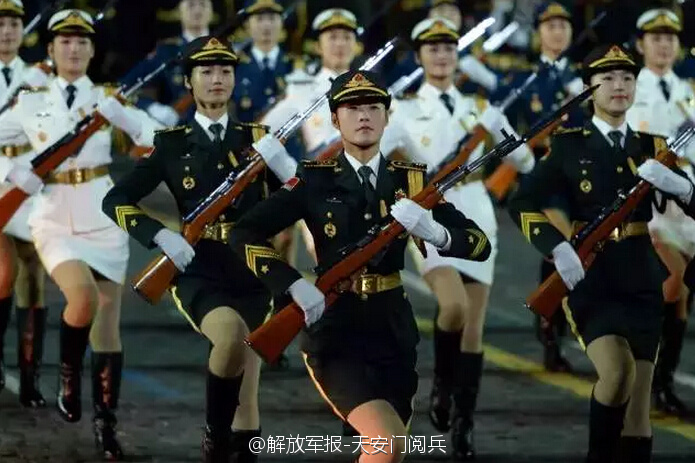 解放军女兵仪仗队操枪视频，展现新时代巾帼英雄风采，解放军女兵仪仗队操枪英姿，新时代巾帼英雄风采展现