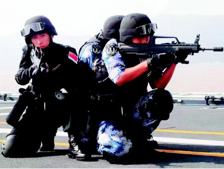 蛟龙突击队便服，功能与设计的完美结合，蛟龙突击队便服，功能与设计之完美融合