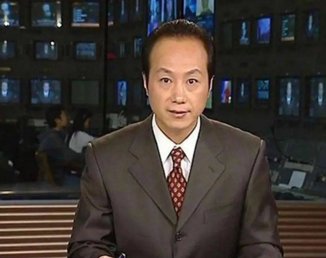 中央新闻联播主持人离世，哀悼与缅怀，中央新闻联播主持人逝世，哀思与缅怀之情深切延续