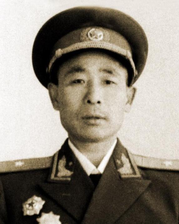 历任成都军区司令员，成都军区的辉煌历程与司令员们的卓越贡献，成都军区辉煌历程与历任司令员的卓越贡献