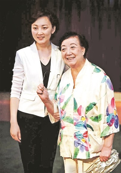 丁晓君的老公，揭秘背后的故事，揭秘丁晓君背后的老公，不为人知的爱情故事