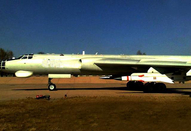 轰-6G挂载鹰击-12，空中巨鹰的新时代传奇，空中巨鹰新时代传奇，轰-6G挂载鹰击-12战力大增
