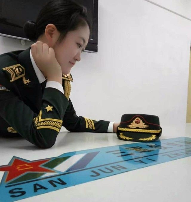 中国人民解放军仪仗队女兵张雅茹退伍，荣耀与担当的告别，张雅茹告别军旅，荣耀与担当的仪仗女兵之旅结束