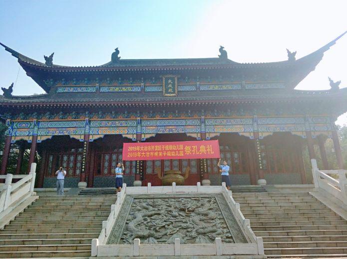 庆祝辉煌历程，阅兵中首列队伍的独特风采——纪念我国成立七十周年阅兵仪式，我国七十周年阅兵仪式首列队伍的独特风采与辉煌历程的庆祝
