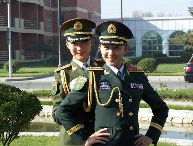 中国女兵军装的多样性与时代变迁，中国女兵军装的多样性与时代变迁的见证