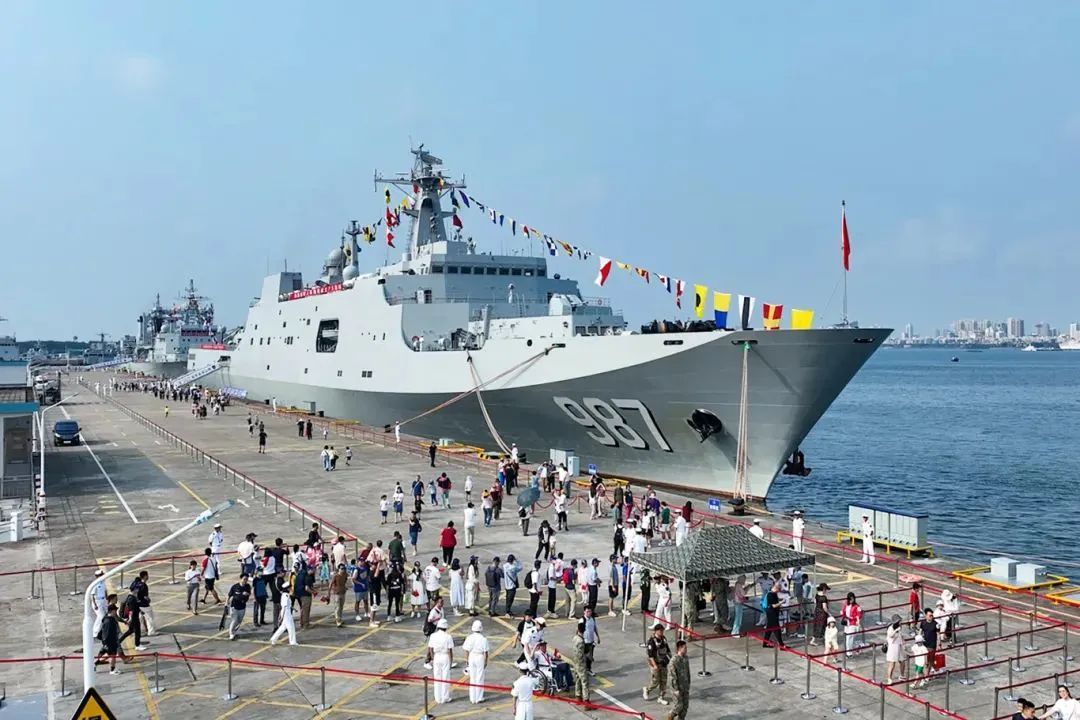 海军汕头舰，捍卫海疆的钢铁长城，海军汕头舰，捍卫海疆的钢铁卫士