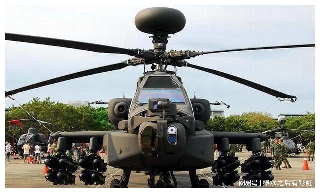 阿帕奇武装直升机,服役起始与发展历程,阿帕奇武装直升机,发展历程回顾与服役轨迹揭秘