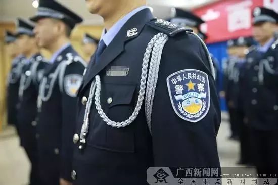 中国武警衣服图片，历史、设计及其象征意义，中国武警服饰，历史、设计与象征意义全解析