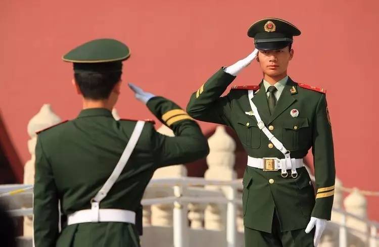 建军节三军仪仗队图片，荣耀的瞬间，永恒的记忆，建军节三军仪仗队风采，荣耀的瞬间，永恒的记忆图片展示