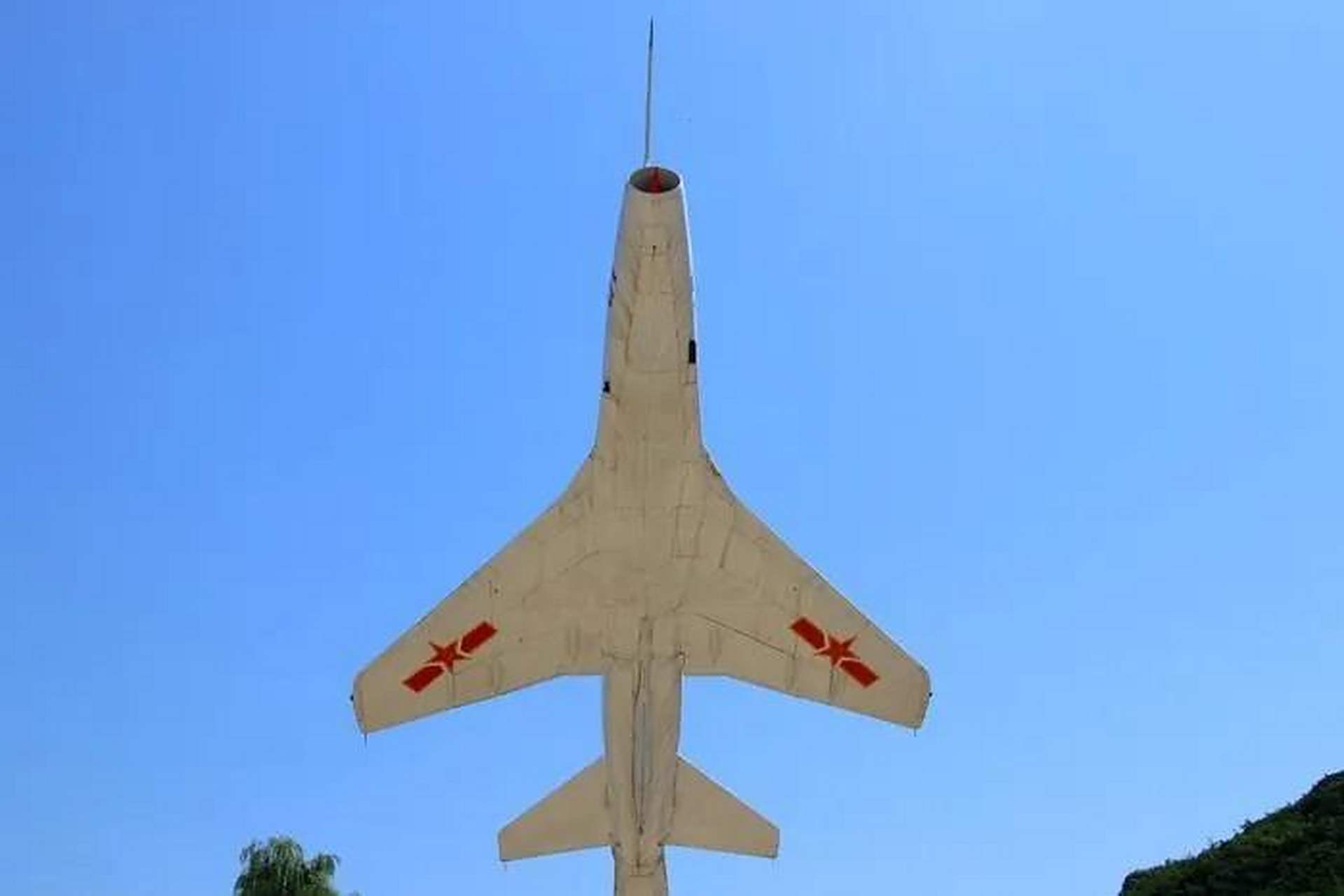 简单飞机歼-12，中国航空工业的杰出代表，中国航空工业的骄傲，歼-12简单飞机亮相展示实力