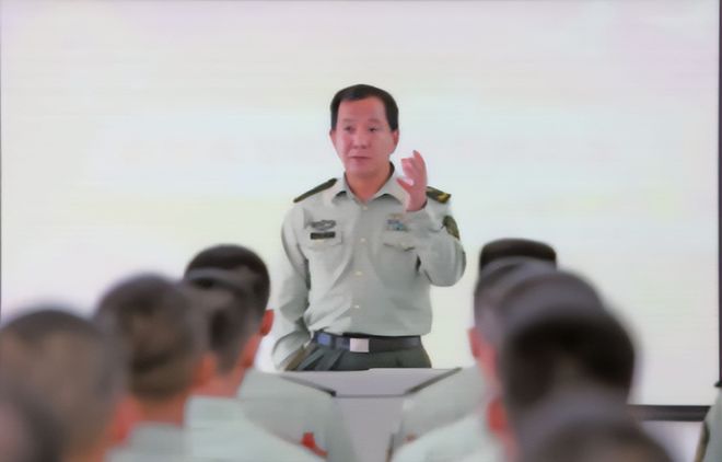 战斗英雄丁晓冰，荣耀与传奇的铸就者，战斗英雄丁晓冰，荣耀传奇的铸就者