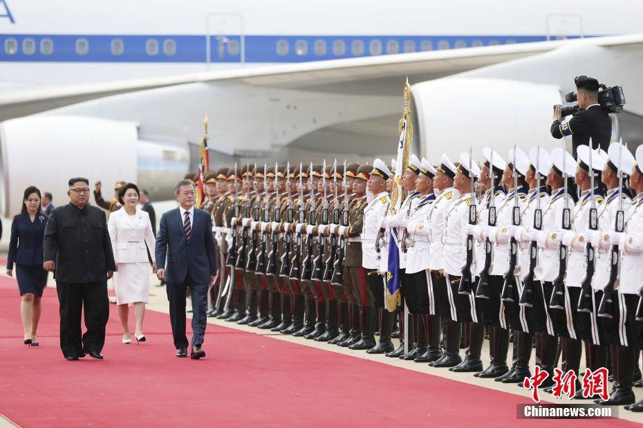 特朗普访问中国检阅三军仪仗队视频，中美关系的崭新篇章，特朗普检阅中国三军仪仗队，中美关系开启新篇章