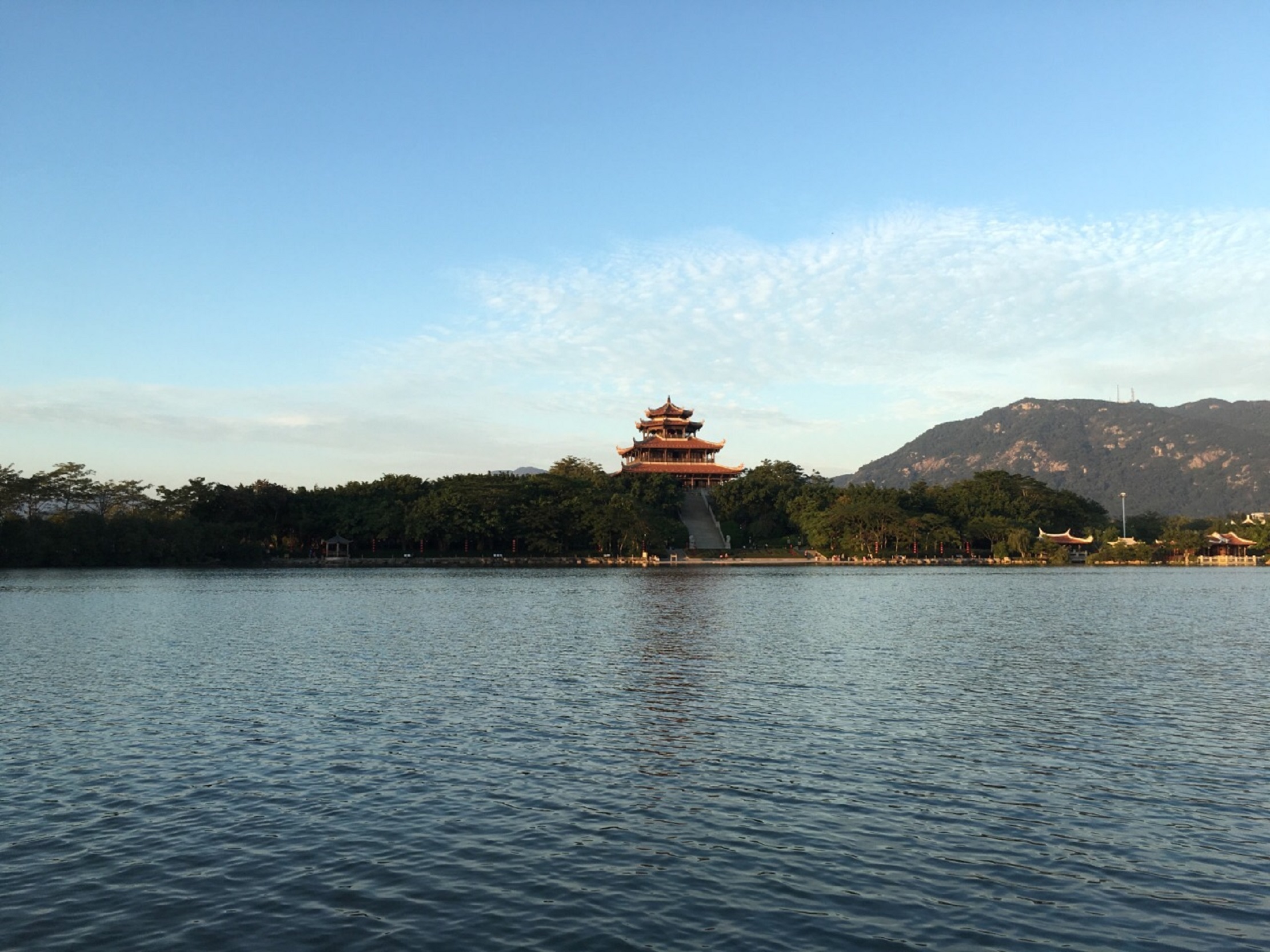 泉州西湖，湖光山色间的历史与人文交响，泉州西湖，湖光山色间的历史人文交响之旅