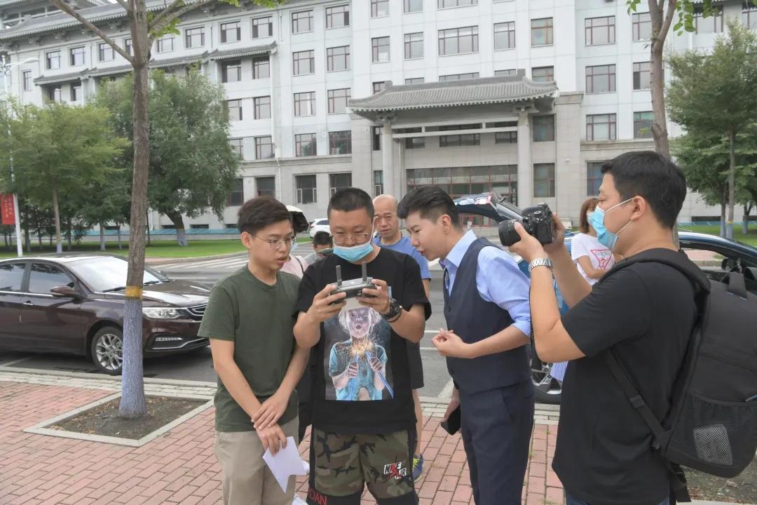 国防主持人的关键简历概览，国防主持人关键简历概览，聚焦国防领域的主持人生涯与成就