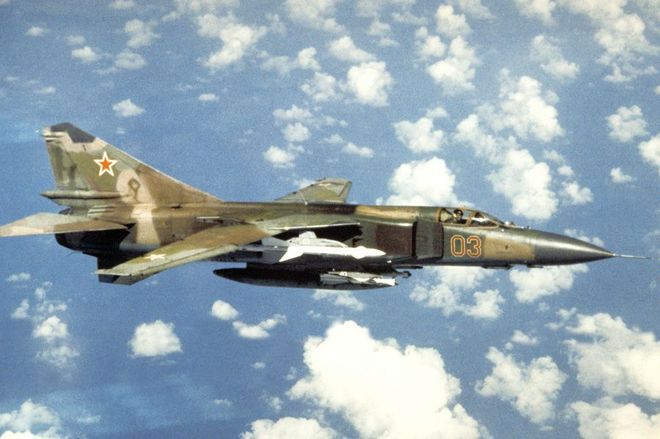 米格27与苏24，冷战时代的空中霸主对比，冷战时代空中霸主，米格27与苏24的对比